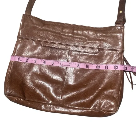 HOBO Vintage Leather Shoulder Bag with Adjustable Strap - Picture 4 of 13